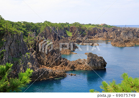 佐渡ヶ島の日本海の夏景色、尖閣湾 69075749