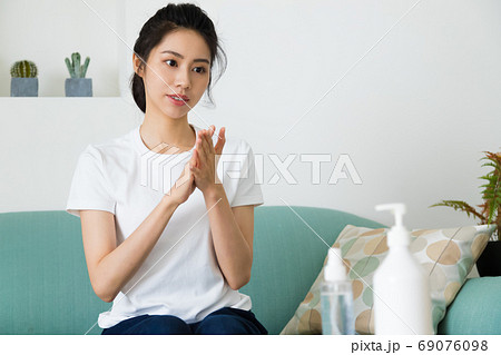 女性 女の人 女 69076098