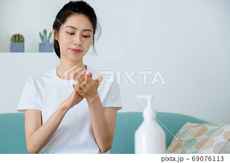 女性 女の人 女 69076113