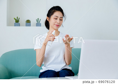 女性 女の人 女 69076120