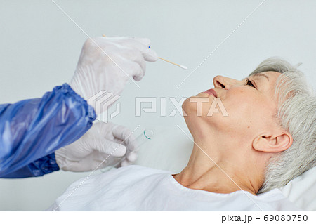 Nasal Swab For Coronavirus 69080750