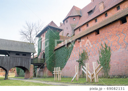 Entrance to middle castle in Malbork in Poland. Entrance to middle castle in Malbork in Poland. 69082131