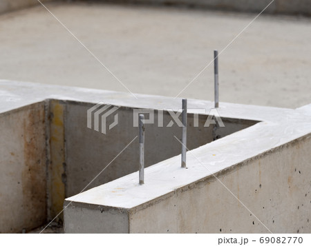 住宅の基礎工事 69082770