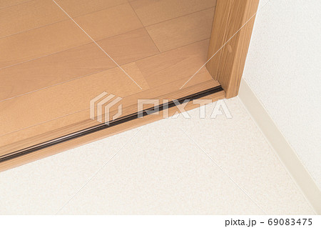 レール レール 69083475