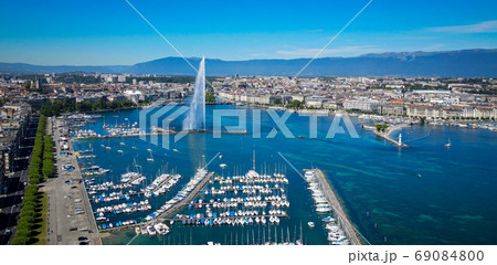 Aeial view over Lake Geneva in Switzerland 69084800