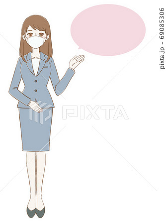 マスクをしたスーツの女性 吹き出し 案内 マスクをしたスーツの女性 吹き出し 案内 69085306
