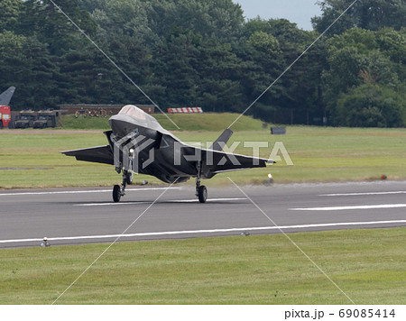 アメリカ海兵隊F-35BライトニングⅡ着陸 アメリカ海兵隊F-35BライトニングⅡ着陸 69085414