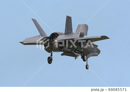 アメリカ海兵隊F-35BライトニングⅡ着陸 69085571