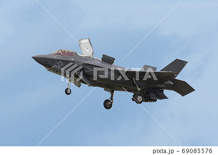 アメリカ海兵隊F-35BライトニングⅡ着陸 69085576