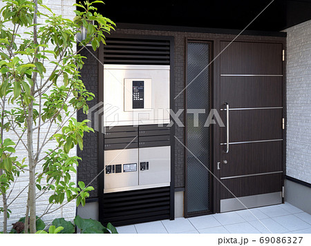 集合住宅の宅配ボックス 69086327