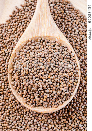 Perilla herb seeds. 69088454