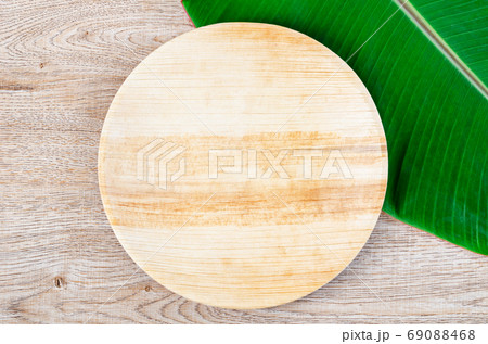 Kitchenware made from dried betel nut leaf palm, natural materia 69088468