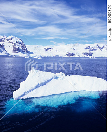 氷山の一角 南極の写真素材