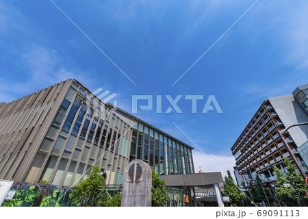 リニューアルしたJR原宿駅の新駅舎 69091113