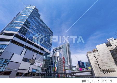 渋谷フクラスと渋谷駅の風景 69091141