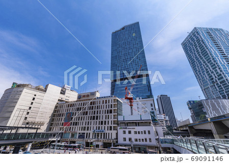 渋谷駅西口の歩行デッキ 渋谷駅西口の歩行デッキ 69091146