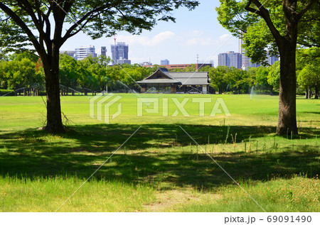 大阪城 西の丸庭園の風景の写真素材