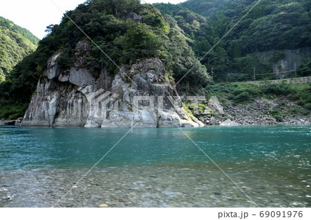 熊野川の釣鐘石 69091976