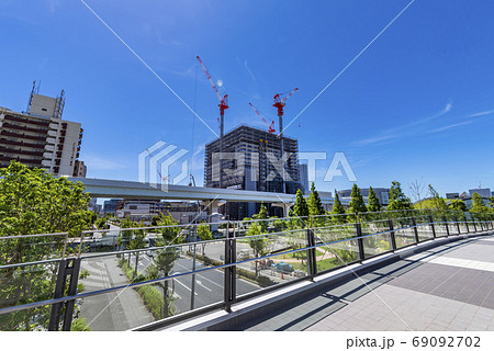 豊洲パークブリッジと豊洲公園の風景 69092702