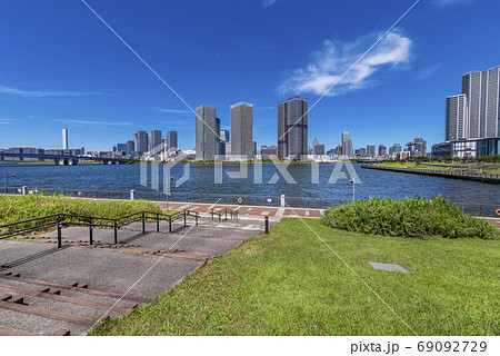 豊洲ぐるり公園と晴海エリアのタワーマンション群 69092729