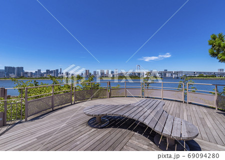 お台場海浜公園の遊歩道 お台場海浜公園の遊歩道 69094280