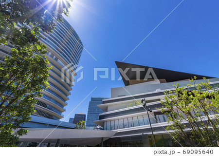 ウォーターズ竹芝 四季劇場［春］［秋］のビルディング 69095640