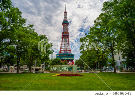 札幌　テレビ塔　都市風景　オリンピックマラソン 69096045