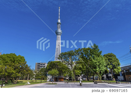 浅草 隅田公園と東京スカイツリーの風景 浅草 隅田公園と東京スカイツリーの風景 69097165