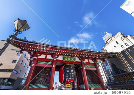 浅草寺の総門 浅草雷門 69097910