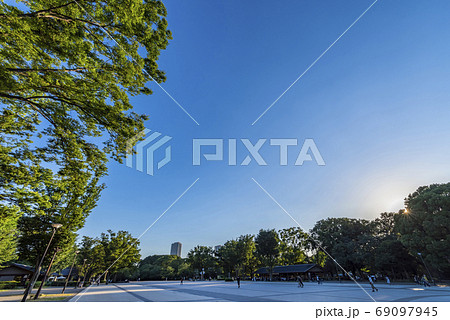 上野恩賜公園の夕暮れ 69097945