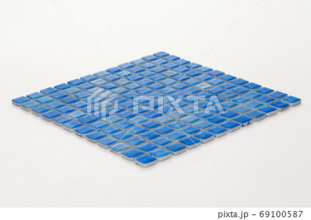 square small tile 69100587