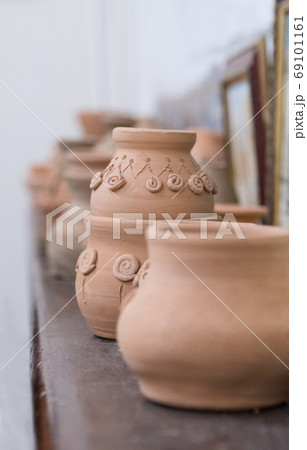 clay art pots 69101161