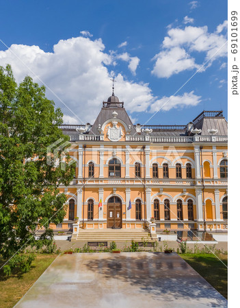 The Manuc Bei mansion, an architectural, culture and historic co The Manuc Bei mansion, an architectural, culture and historic co 69101699