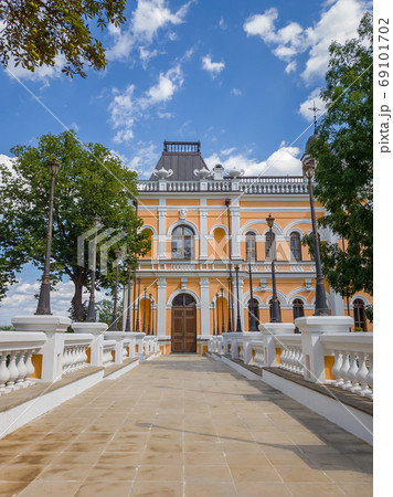 The Manuc Bei mansion, an architectural, culture and historic co The Manuc Bei mansion, an architectural, culture and historic co 69101702