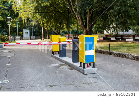 entrance to the parking lot near the city park 69102501