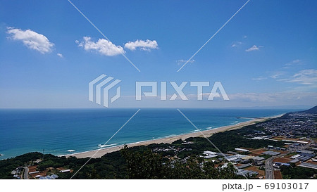 太平洋の海岸 赤羽根の町と 太平洋の海岸 赤羽根の町と 69103017