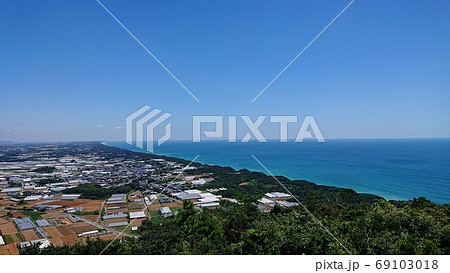 太平洋の海岸　ビニールハウスと 69103018