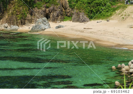 快晴の笹川流れと青い海 新潟県村上市 快晴の笹川流れと青い海 新潟県村上市 69103462
