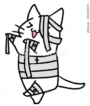 ミイラの仮装をする白ネコ 69103974