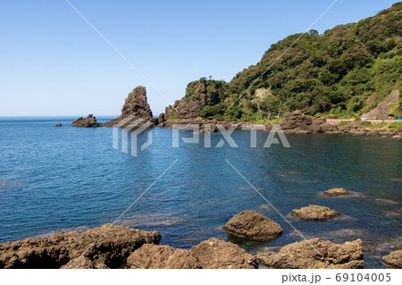 夏の越前海岸。(福井県) 69104005