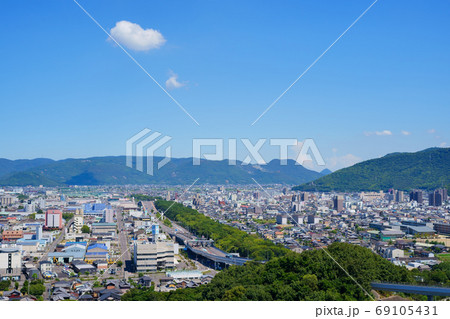 香川県坂出市街並み(瀬戸中央自動車道 坂出北IC) 香川県坂出市街並み(瀬戸中央自動車道 坂出北IC) 69105431