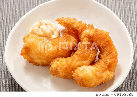 エビフライ、タルタルソース添え。 エビフライ、タルタルソース添え。 69105639