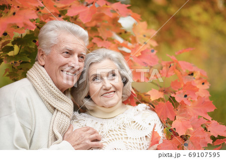 Smiling senior couple posing in the park 69107595