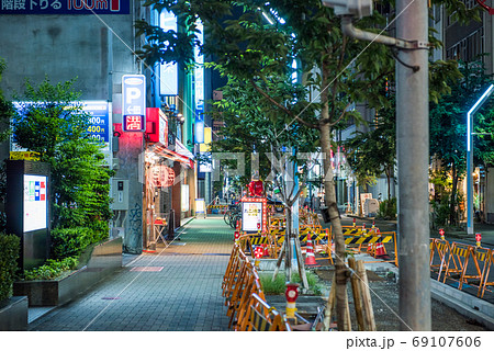 名古屋・栄の夜景 道路工事区間 名古屋・栄の夜景 道路工事区間 69107606