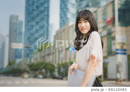 ビジネス ビジネスウーマン 外勤 69110483