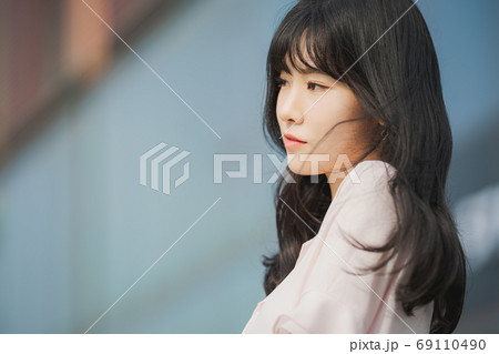 ビジネス ビジネスウーマン 出勤 69110490