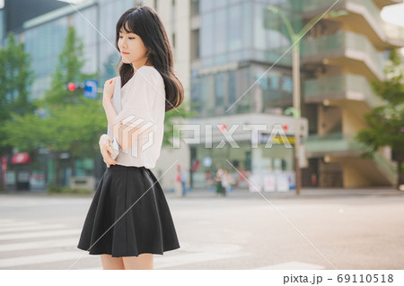 ビジネス ビジネスウーマン 外勤 69110518