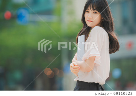 ビジネス ビジネスウーマン 外勤 69110522