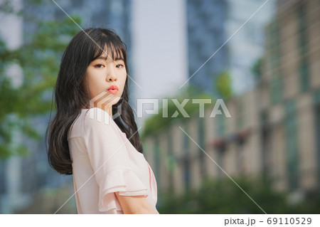 ビジネス ビジネスウーマン 出勤 69110529