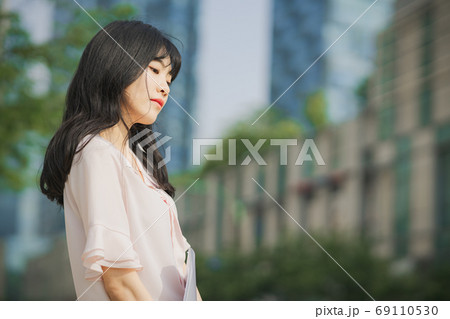 ビジネス ビジネスウーマン 外勤 69110530